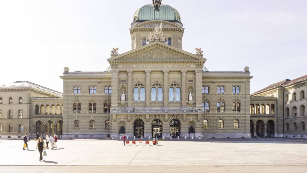 Im Bundeshaus in Bern beginnt heute Montag die dreiwöchige Sommersession. (Archivbild)