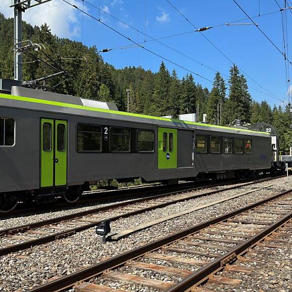 BLS baut S-Bahn-Wagen für die Lötschberg- und Simplon-Strecke um