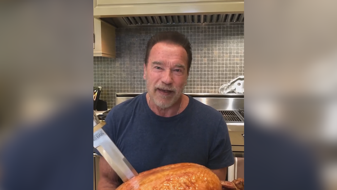 Arnold Schwarzenegger verschenkt 500 Truthähne an Bedürftige