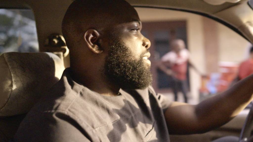 Der Dokfilm  «The Narrative» hinterfragt das Bild, welches die Öffentlichkeit vom ehemaligen UBS-Investmentbanker Kweku Adoboli hatte: Handelt es sich bei ihm wirklich um einen skrupellosen Zocker oder musste er für ein kaputtes Bankensystem bezahlen?