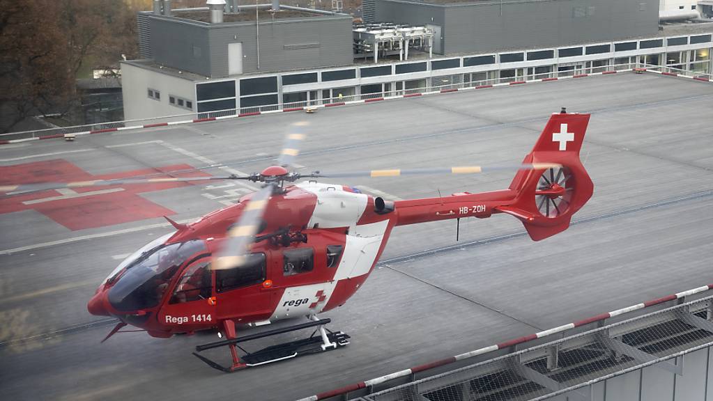 Soll ersetzt werden: ein Rega-Rettungshelikopter des Typs H145. (Archivbild)