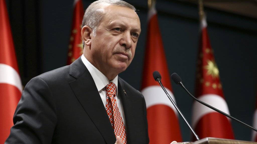 Militär und Geheimdienst will der türkische Präsident Erdogan direkt ans Präsidentenamt binden: Von solchen Plänen berichtet ein türkischer Abgeordneter. (Archiv)