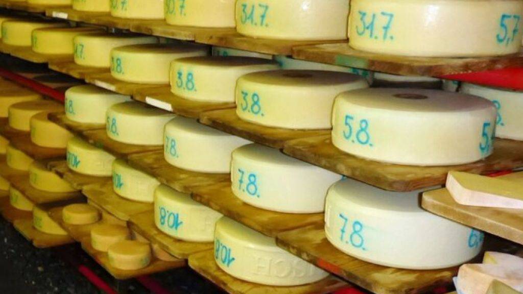 Lebensmittelkontrolleure haben bei der Deklaration von Käse aus Graubünden und Glarus grössere Mängel festgestellt. Erfreulich dagegen ist die mikrobiologische Qualität der untersuchten Käse.