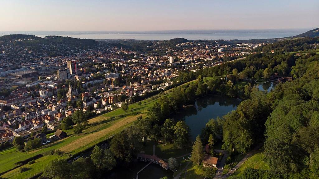 In der Stadt St. Gallen wird das Parkieren teurer. Ab November soll zudem das gesamte Stadtgebiet bewirtschaftet werden. (Archivbild)