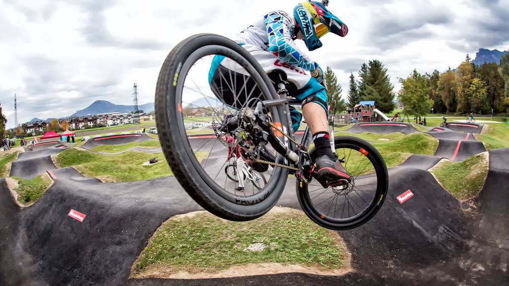 Nur die mutigsten Biker trauen sich auf den Pump Track. (Bild: RedBull Pump Track)