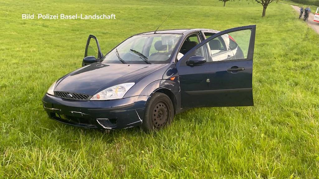 Wilde Verfolgungsjagd: Jugendliche klauen ein Auto und rammen ein Polizeifahrzeug