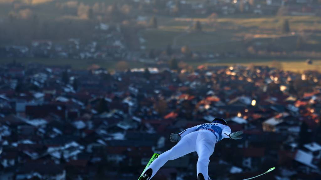 Gregor Deschwanden segelt im schneefreien Oberstdorf noch nicht wie gewünscht in die Tiefe - im Training wie auch im Wettkampf