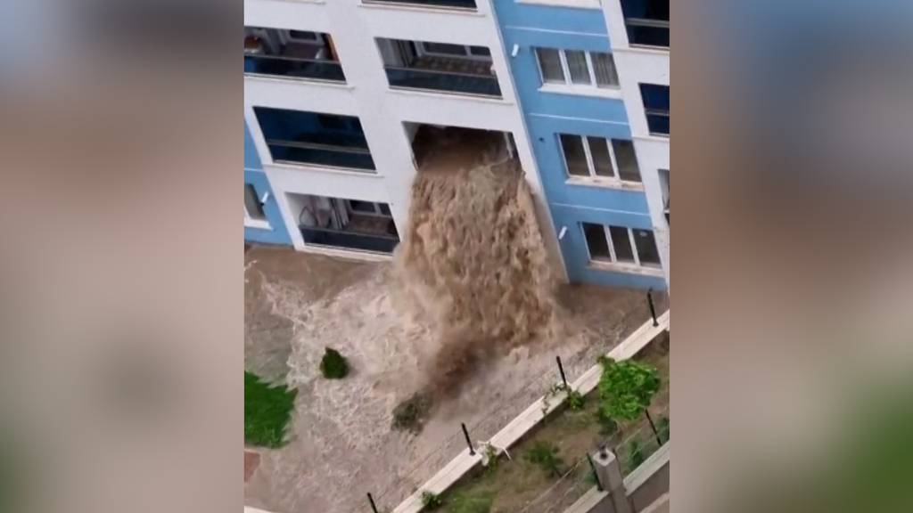 Überschwemmungen in der Türkei fluten Wohnung