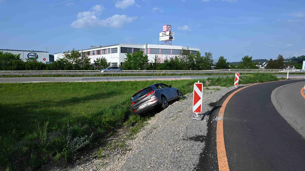 Betrunkene 29-Jährige kommt in Autobahneinfahrt von Strasse ab