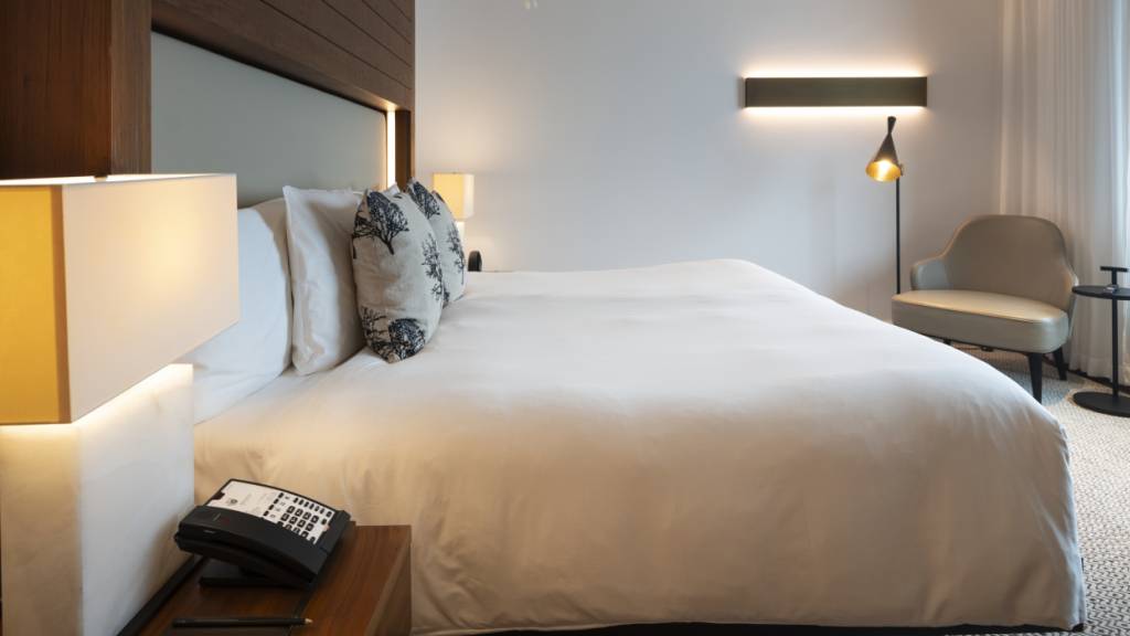 Schweizer Hotellerie auch im Juni mit weniger Übernachtungen