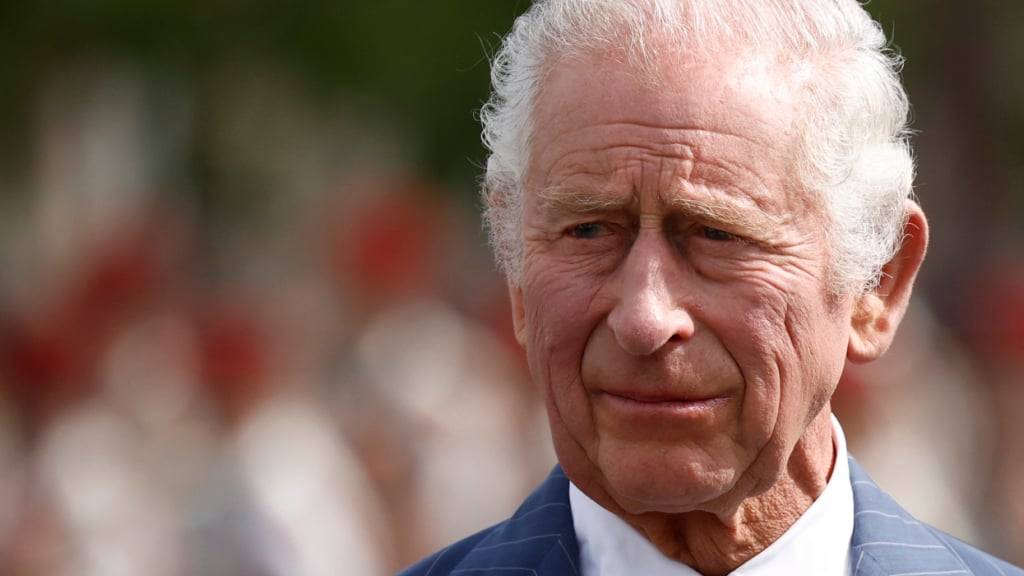 ARCHIV - Der britische König Charles III. bei einer Zeremonie. Foto: Yoan Valat/AP/dpa