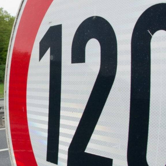 Polizei blitzt Mann mit 248 km/h auf A1 bei Kerzers