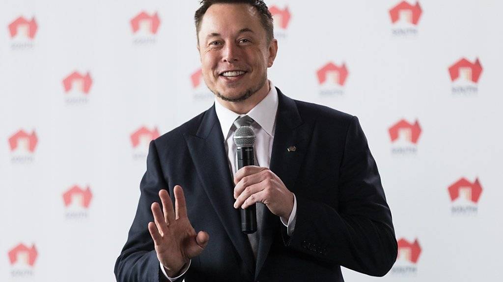 Tesla-CEO Elon Musk hat derzeit gut lachen: Für das neue Model 3 liegen bereits fast eine halbe Million Vorbestellungen vor.