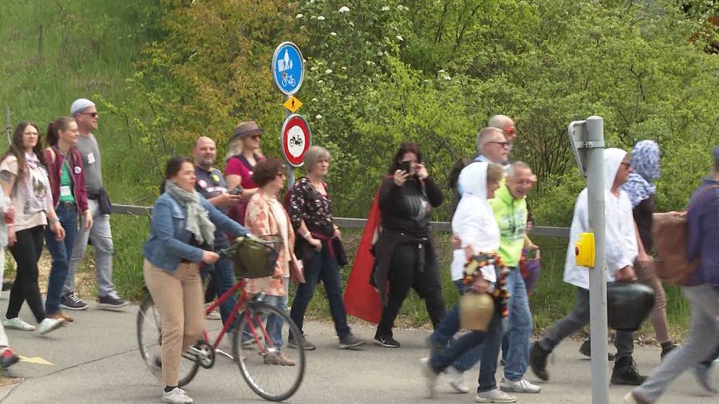 Über 1’500 Teilnehmer an unbewilligter Demo in Aarau