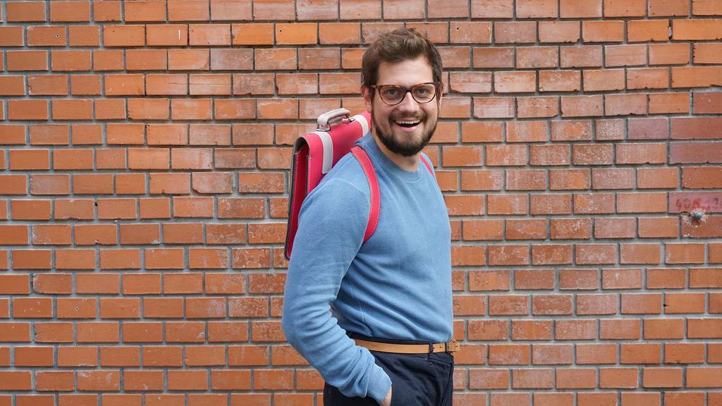 Dominik macht sich auf den Schulweg