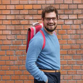 Dominik macht sich auf den Schulweg