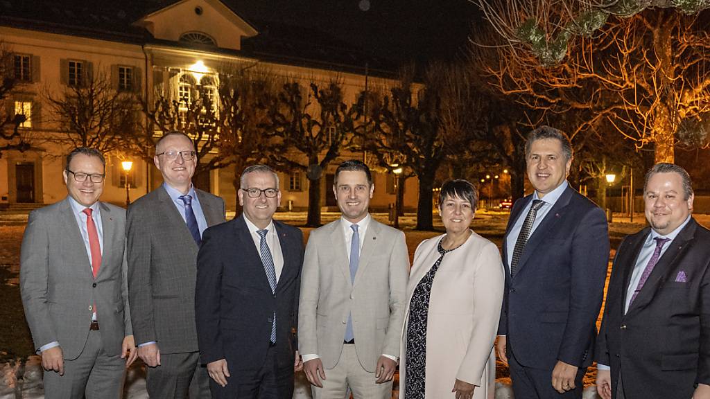 Der Schwyzer Regierungsrat mit Damian Meier (FDP), Herbert Huwyler (SVP), Michael Stähli (Mitte), André Rüegsegger (SVP), Petra Steimen-Rickenbacher (FDP), Sandro Patierno (Mitte) und Xaver Schuler (SVP). (Archivaufnahme)