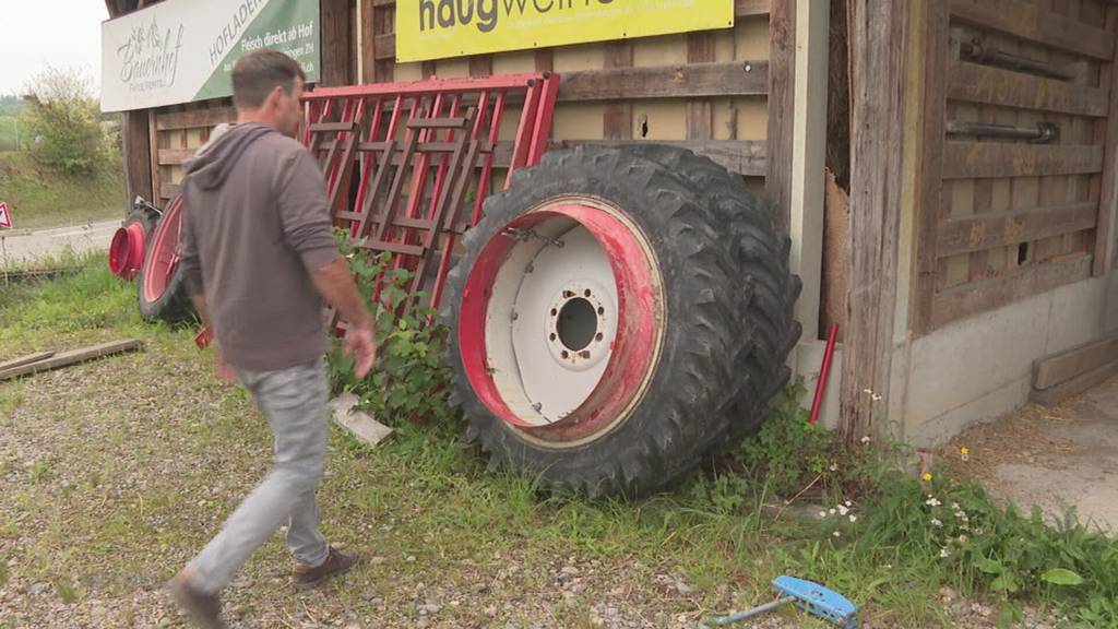 Geklaute Maschinen? Bei einem Waldstück im Aargau fand man diverse vermisste Geräte