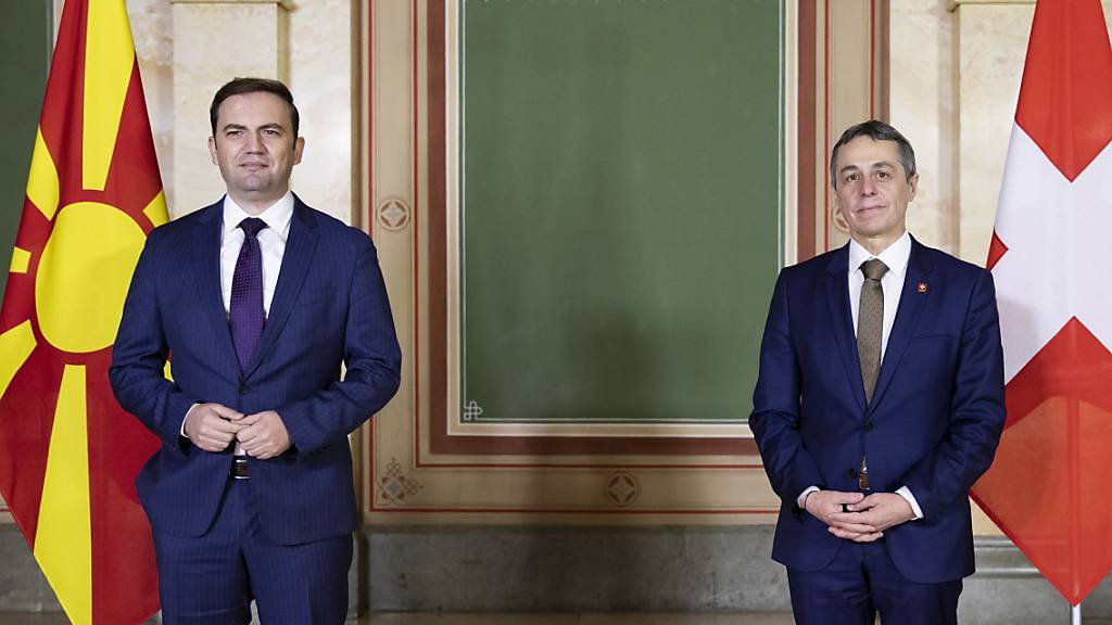 Aussenminister Cassis hat seinen nordmazedonischen Amtskollegen Osmani zu einem Höflichkeitsbesuch in Bern empfangen. Die beiden Länder haben laut dem Aussendepartement EDA gute bilaterale Beziehungen mit einem Schwerpunkt in der internationalen Zusammenarbeit.