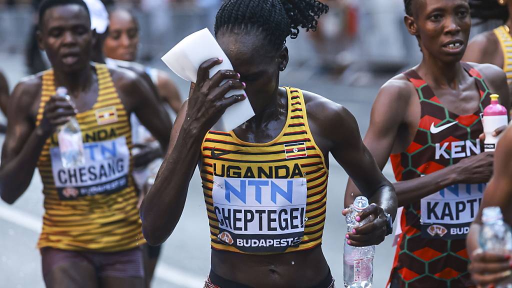 Rebecca Cheptegei, hier beim WM-Marathon 2023 in Budapest, kämpft um ihr Leben