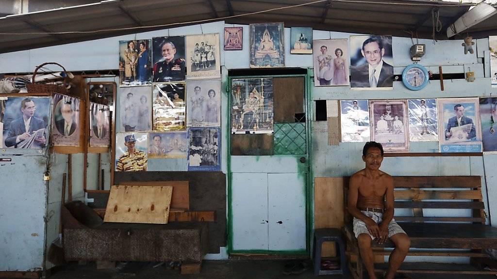 Bilder des thailändischen Königs hängen in den meisten Haushalten in Thailand.