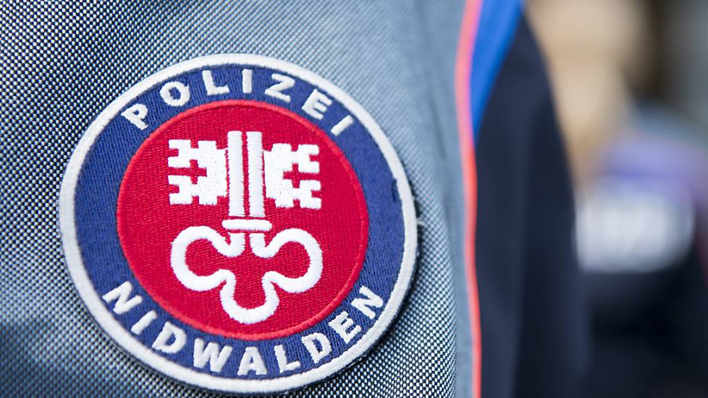 Die Kantonspolizei Nidwalden sucht derzeit nach dem geflüchteten Töfflifahrer. (Symbolbild)