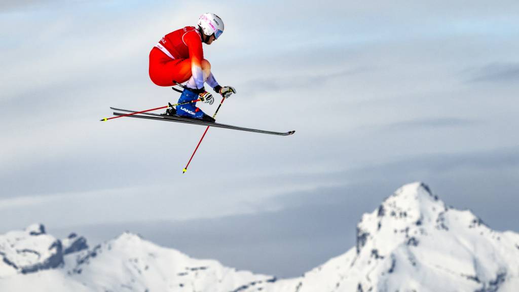 Skicrosser Tobias Baur fährt in Veysonnaz als Dritter aufs Podest