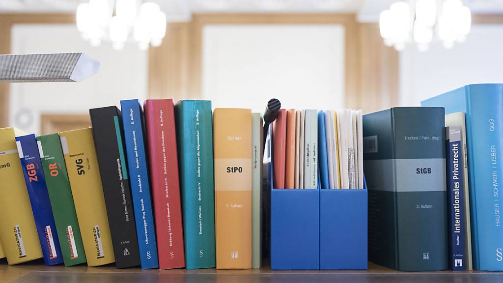 Ein ehemaliger Zürcher Staatsanwalt ist nun selber vorbestraft: Das Bezirksgericht hat ihn wegen eines Ausrasters bei einer Einvernahme verurteilt. (Symbolbild)