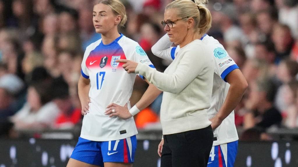 Trainerin Sarina Wiegman will mit England den Titel erfolgreich verteidigen