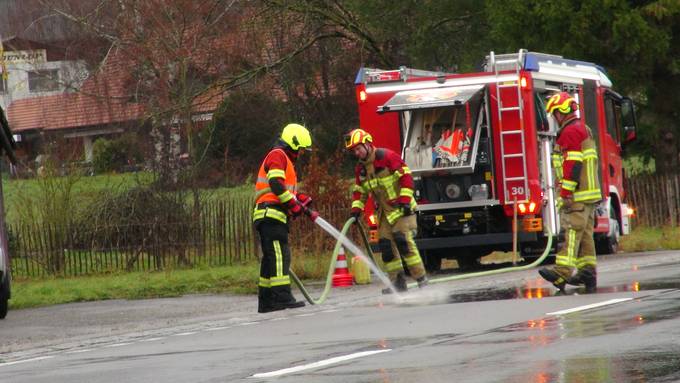 Ausgelaufenes Öl in Bühl bei Aarberg führt zu Feuerwehreinsatz