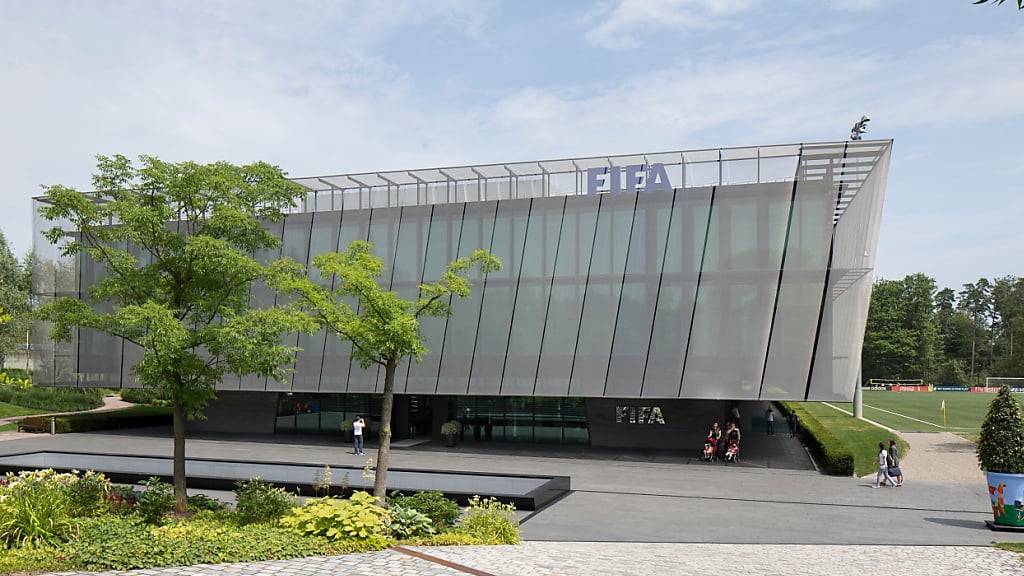Bisher steht in den Statuten, dass der Hauptsitz der Fifa Zürich ist. Wird dieser Abschnitt beim Kongress gestrichen, könnte die Fifa aus Zürich wegziehen. (Archivbild)