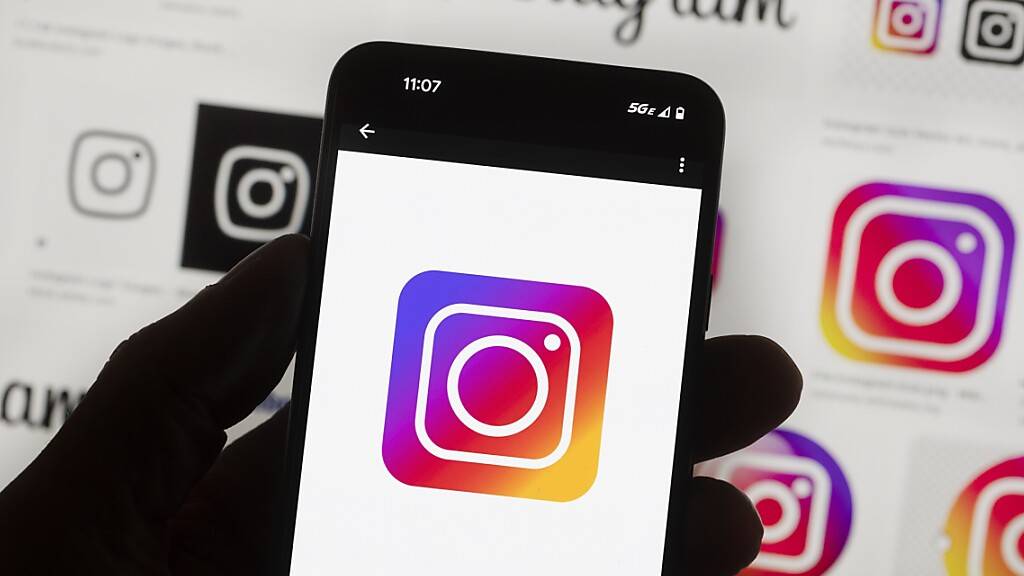Bevor Jugendliche bestimmte Parameter auf Instagram ändern können sollen sie künftig über die App die Zustimmung ihrer Eltern einholen müssen, erklärte der Mutterkonzern Meta am Donnerstag. (Archivbild)