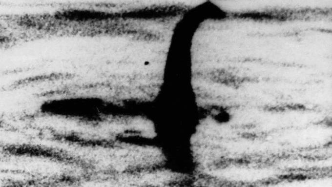 Nachbildung von «Nessie» in schottischem See Loch Ness entdeckt