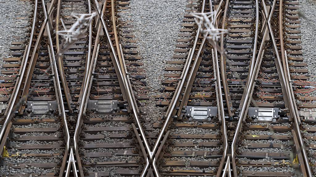 Der Bahnverkehr auf der Strecke Olten-Bern war am Montagmorgen eingeschränkt. Grund dafür war laut SBB eine Zug, der die Strecke blockierte. (Symbolbild)