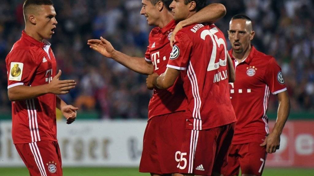 Robert Lewandowski zeichnete sich für Bayern München als dreifacher Torschütze in Jena aus