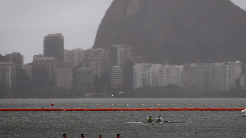 In der  Lagoa Rodrigo de Freitas finden die Wettkämpfe der Regatta-Kanuten statt