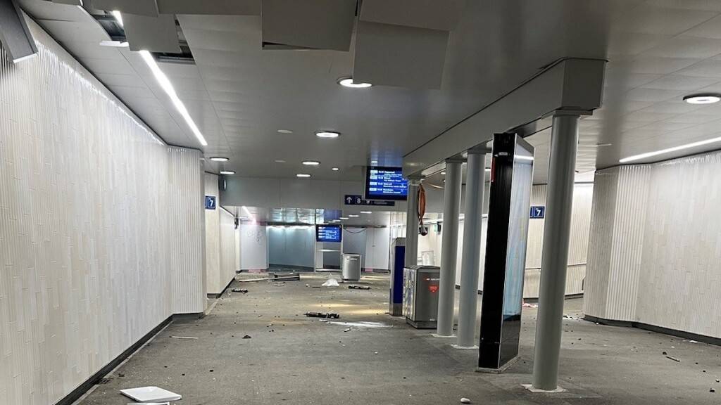 Bei den Ausschreitungen nach dem Cup-Spiel FC Winterthur gegen FC Servette wurde unter anderem eine Unterführung im Bahnhof Winterthur beschädigt.
