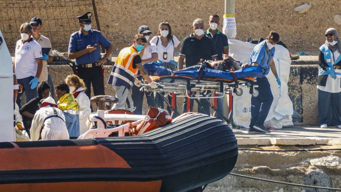 Flüchtende müssen länger auf Rettungsschiff ausharren – UN fordern Hilfe
