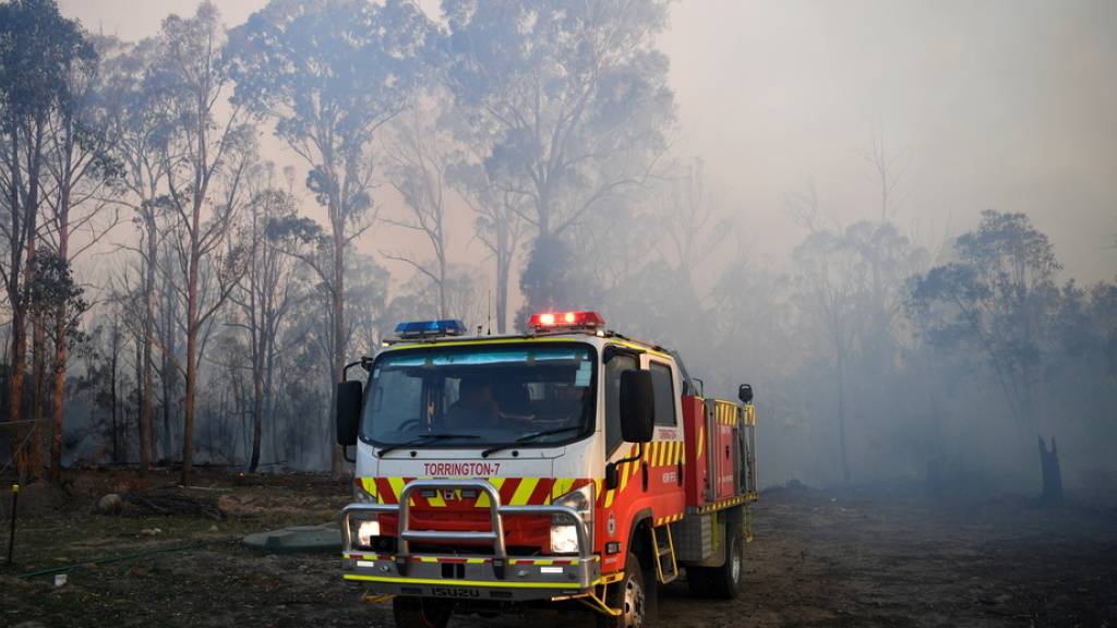 Feuerwehrauto am Sonntag in Torrington im australischen New South Wales, wo es durch die Buschfeuer Tote gab.