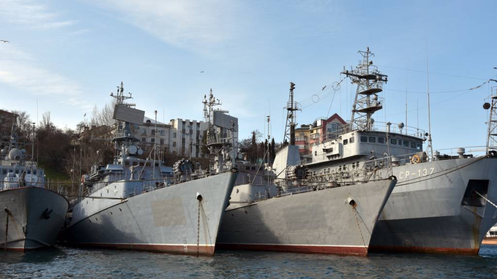 ARCHIV - Russische Kriegsschiffe liegen in Sewastopol, dem Hafen der Schwarzmeerflotte, auf der Krim, Ukraine. Foto: Ulf Mauder/dpa/Archivbild