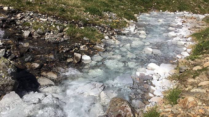 Rätsel eines weissen Bergbachs im Engadin gelöst