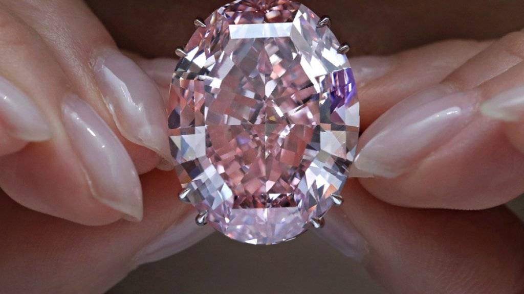 Der Riesen-Diamant «Pink Star» brach bei einer Versteigerung in Hongkong alle Rekorde.