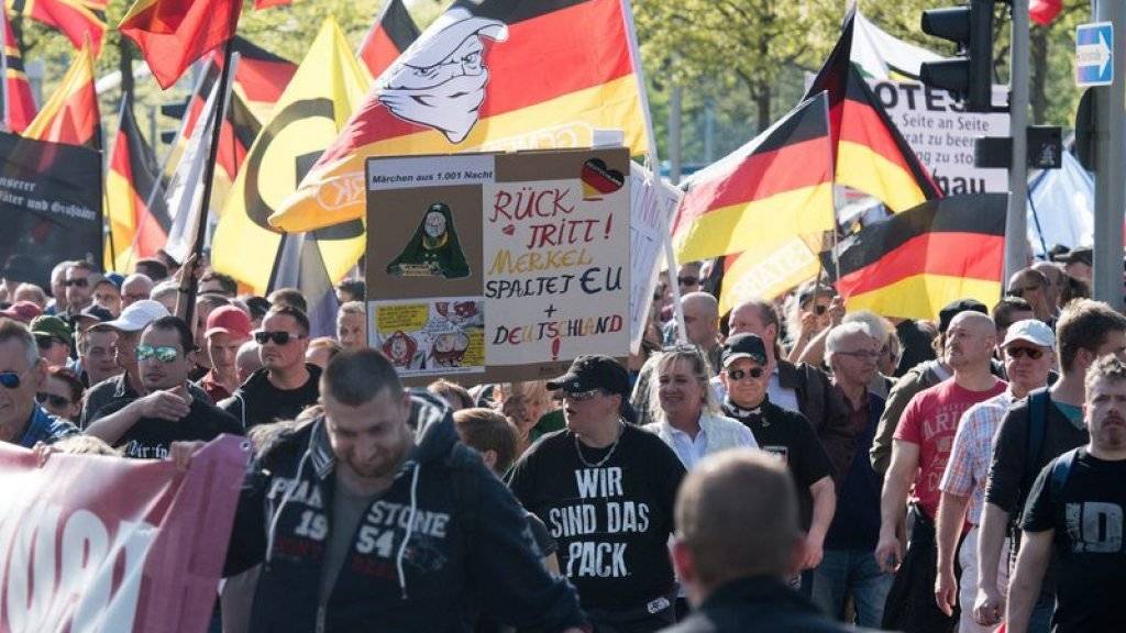 Demonstration der Rechtsextremen durch das Berliner Regierungsviertel.