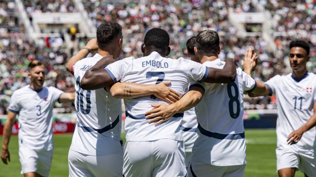 Die Schweizer feiern im Testspiel gegen Mexiko das erste Tor von Breel Embolo