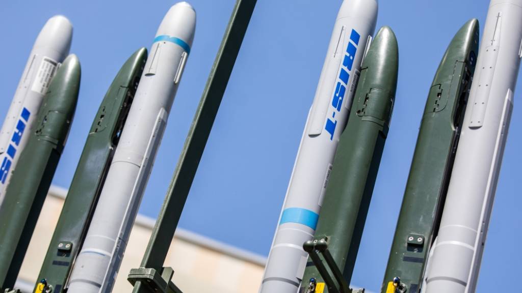 ARCHIV - Die Ukraine hat von Deutschland ein drittes Flugabwehrsystem vom Typ Iris-T erhalten. Foto: Christoph Schmidt/dpa