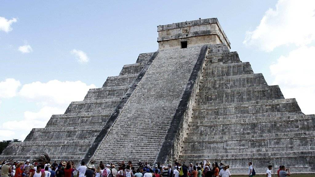 In der Kukulkán-Pyramide in der mexikanischen Ruinenstadt Chichén Itzá haben Wissenschaftler bislang unbekannte Gebäudeteile entdeckt. (Archiv)