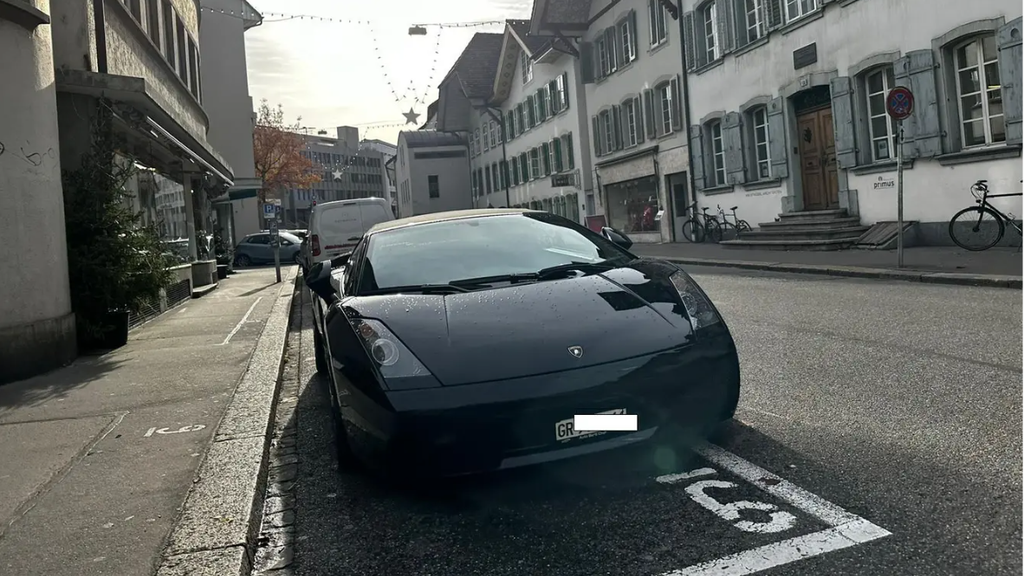 Lamborghini blockiert tagelang einen 30-Minuten-Parkplatz