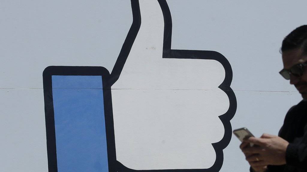Wer Facebooks «Like»-Button auf seiner Internetseite einbaut, muss dafür laut einem Gerichtsurteil in der EU eine Einwilligung der Besucher einholen. (Symbolbild)