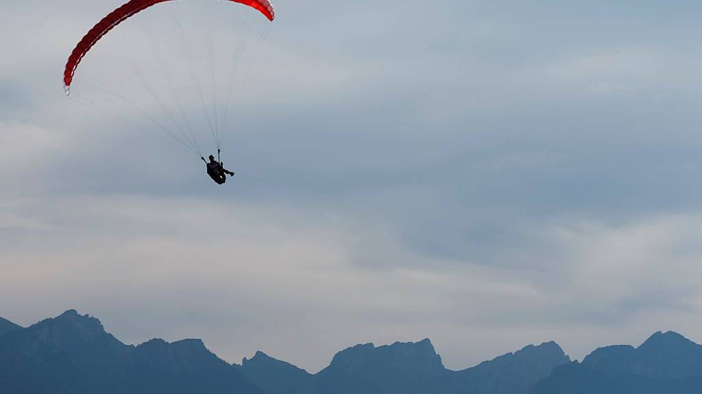 Der Gleitschirmpilot bekam bei Engelberg OW kurz nach dem Start Probleme und stürzte ab. (Symbolbild)