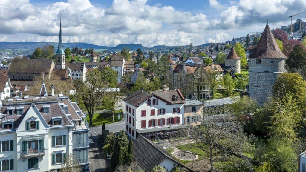 Das neue Wohngebäude wird am Rand der Altstadt von Zug realisiert.